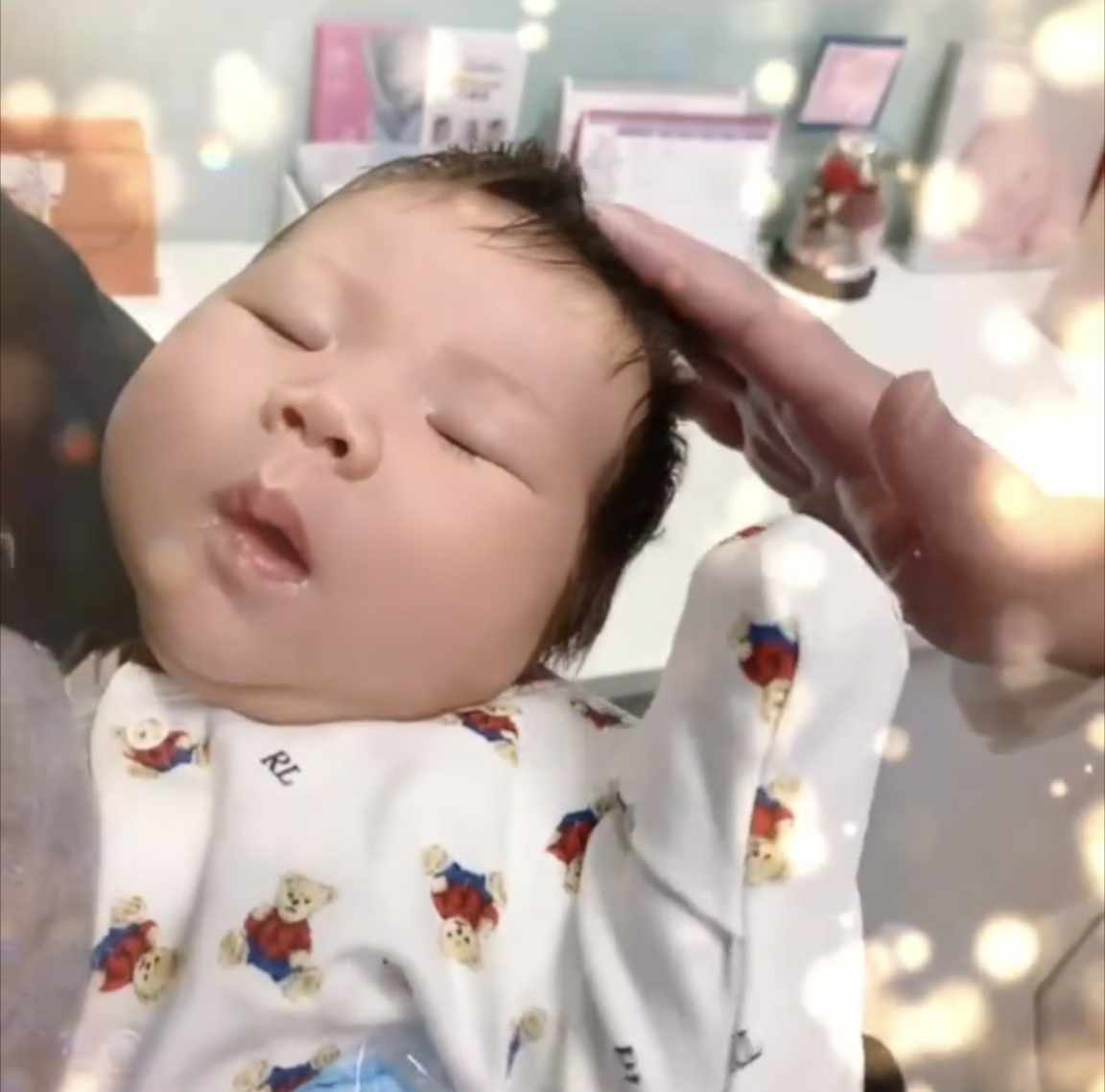 【AN-AN YONGHUA】Successful pregnancy from the first IVF attempt. Gave birth naturally to a cute big princess weighing 3805g :) 